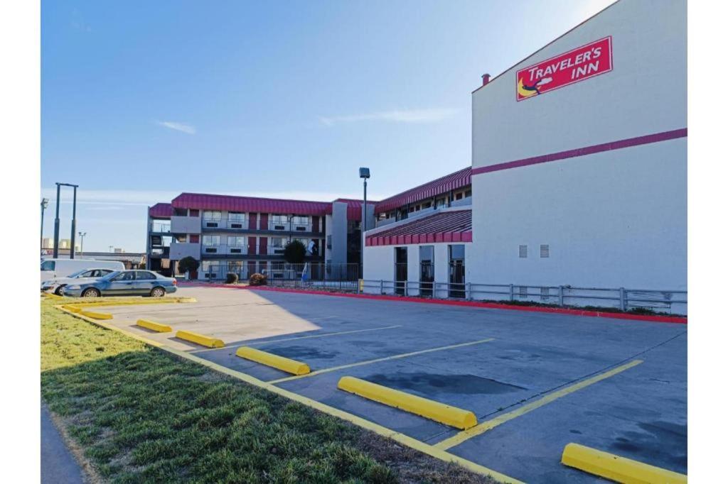 Travelers Inn By Oyo Wichita Falls Exterior photo